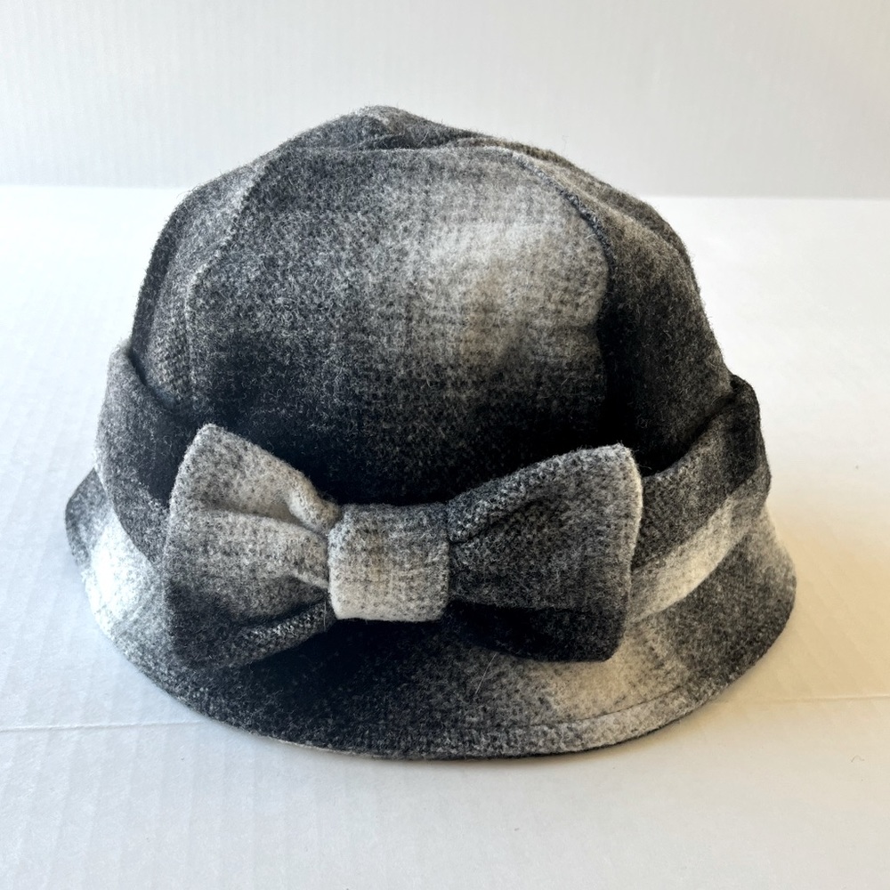 H&M Women’s Wool Blend Black White Plaid Bow Bucket Hat